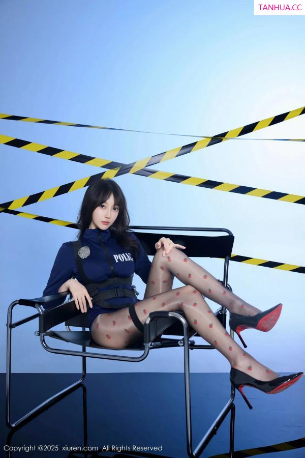 玥儿玥  [XiuRen]高清写真图 2025.07.14 No.10544 玥儿玥er 蓝色制服第13张图片